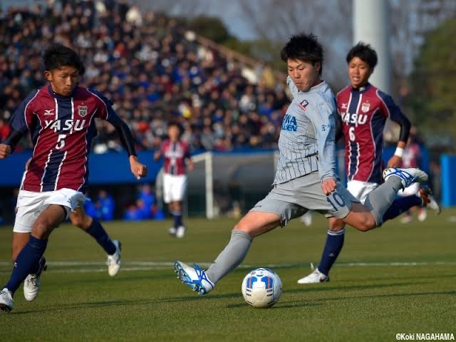 聖和学園サッカー部の10番としてプレーする谷田光